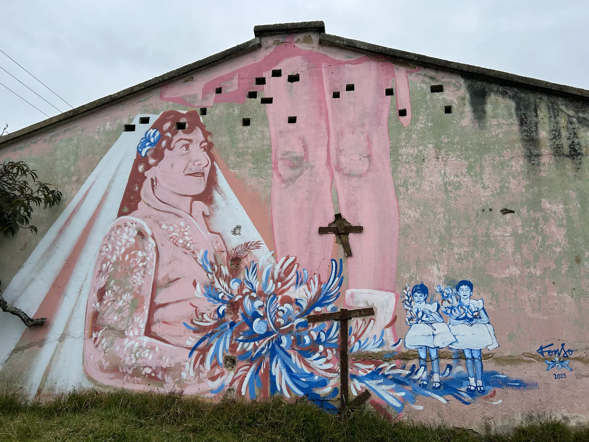Abuela Bri mural painted by Juan Camilo Alfonso in a family home in Suesca, Colombia
